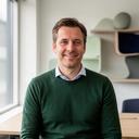 Erik de Groot, directeur van een logistiek bedrijf, op kantoor
